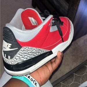 Jordan 3s Retro SE Unite Fire Red